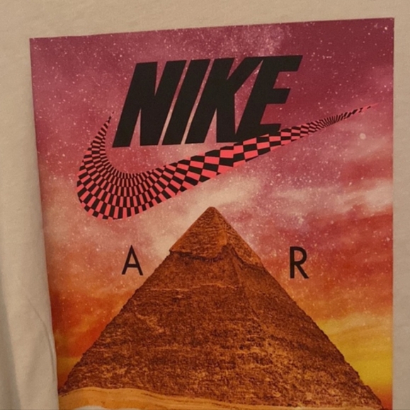 NWT Nike Air Men's Pink and Orange Pyramid Graphic Tee - Picture 3 of 3